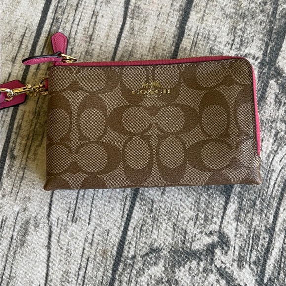🌸Coach Wristlet pink/brown🌺